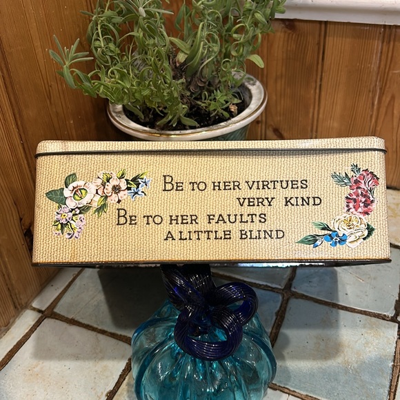 'BLESS THIS HOUSE' Vintage Cookie Tin by Carr's Famous Biscuit Company - Picture 4 of 9